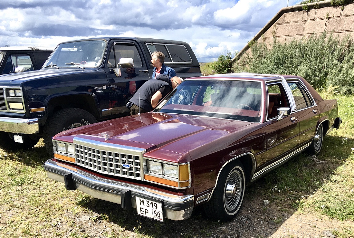 Московская область, № М 319 ЕР 50 — Ford LTD Crown Victoria '80-91; Санкт-Петербург — Фестиваль ретротехники "Фортуна"