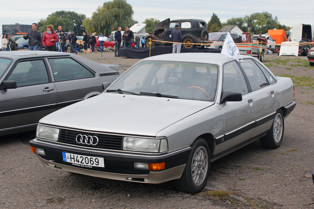 Литва, № H42069 — Audi 200 (C3) '83-91; Литва — Retro mugė 2022 ruduo
