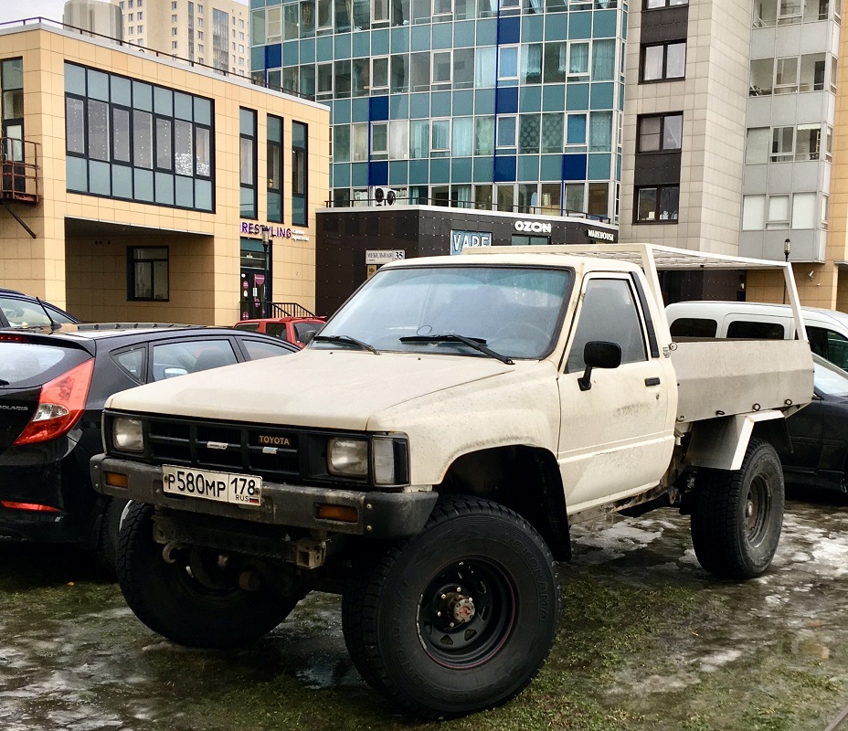 Санкт-Петербург, № Р 580 МР 178 — Toyota Hilux (4G) '84-88
