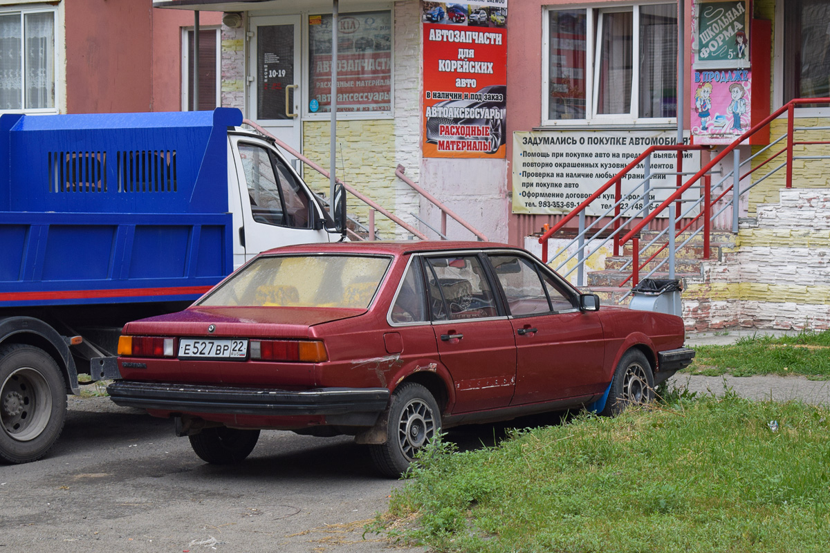Алтайский край, № Е 527 ВР 22 — Volkswagen Santana (B2) '81-84