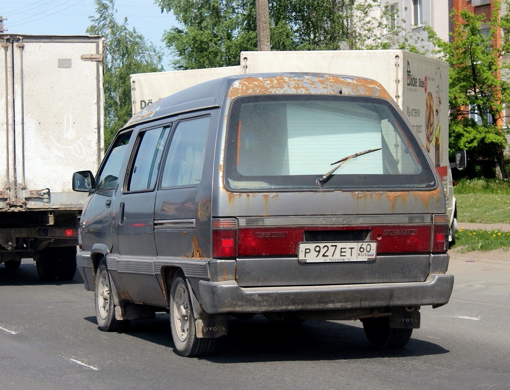 Псковская область, № Р 927 ЕТ 60 — Toyota TownAce '86–99