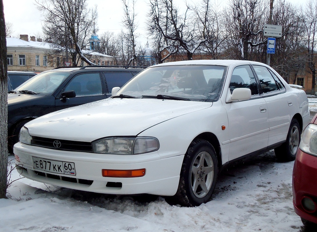 Псковская область, № Е 877 КК 60 — Toyota Camry (XV10) '91-97