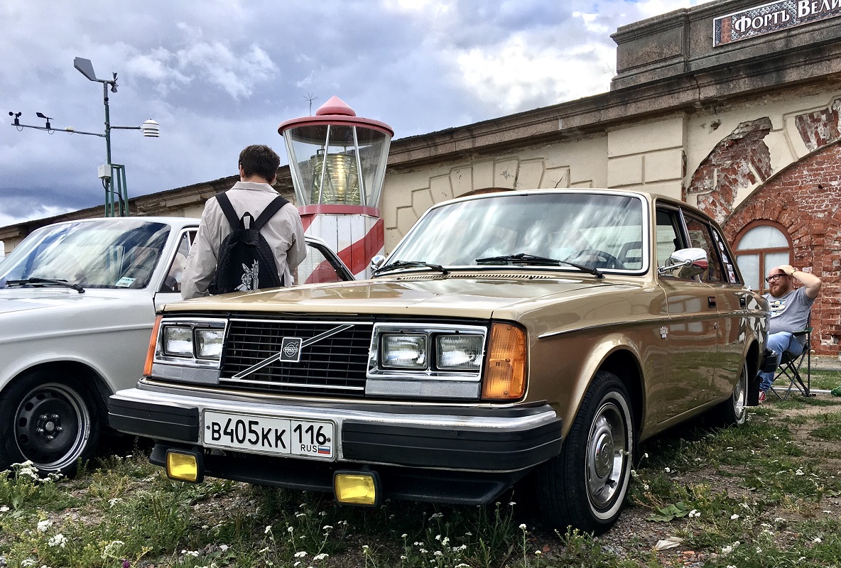 Татарстан, № В 405 КК 116 — Volvo 244 GL '75-78; Санкт-Петербург — Фестиваль ретротехники "Фортуна"