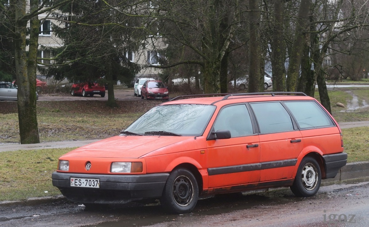 Латвия, № ES-7037 — Volkswagen Passat (B3) '88-93