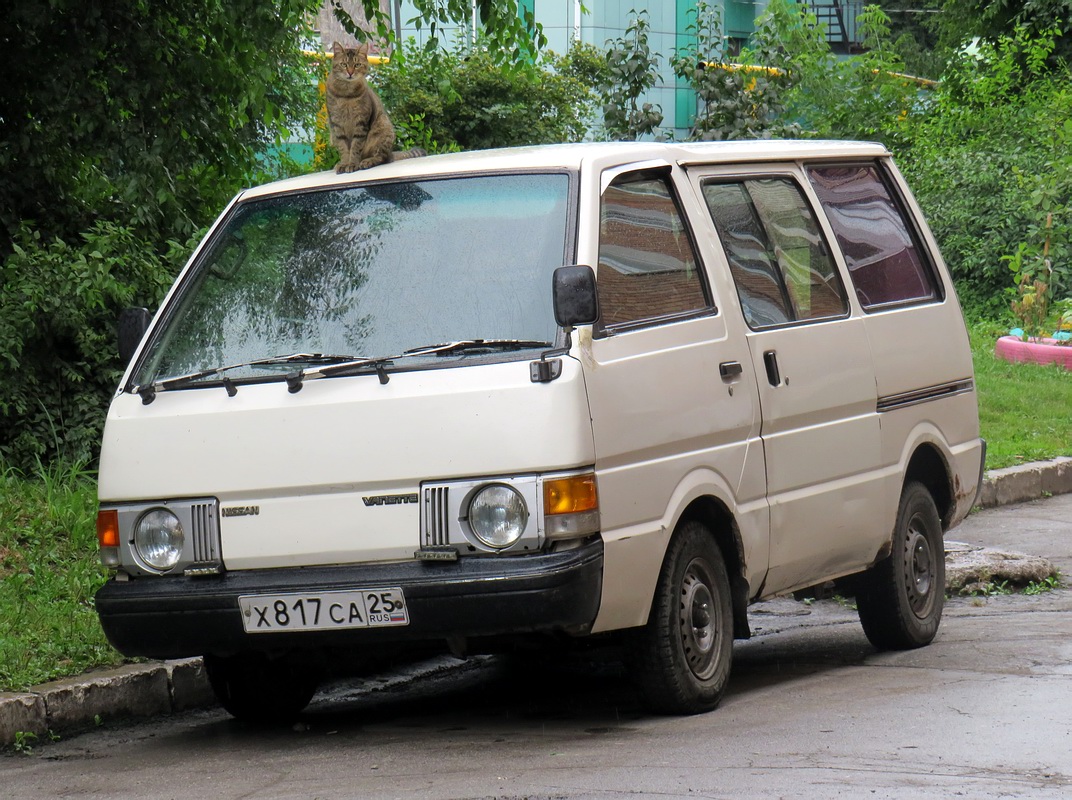 Приморский край, № Х 817 СА 25 — Nissan Vanette Largo (C22) '85-94