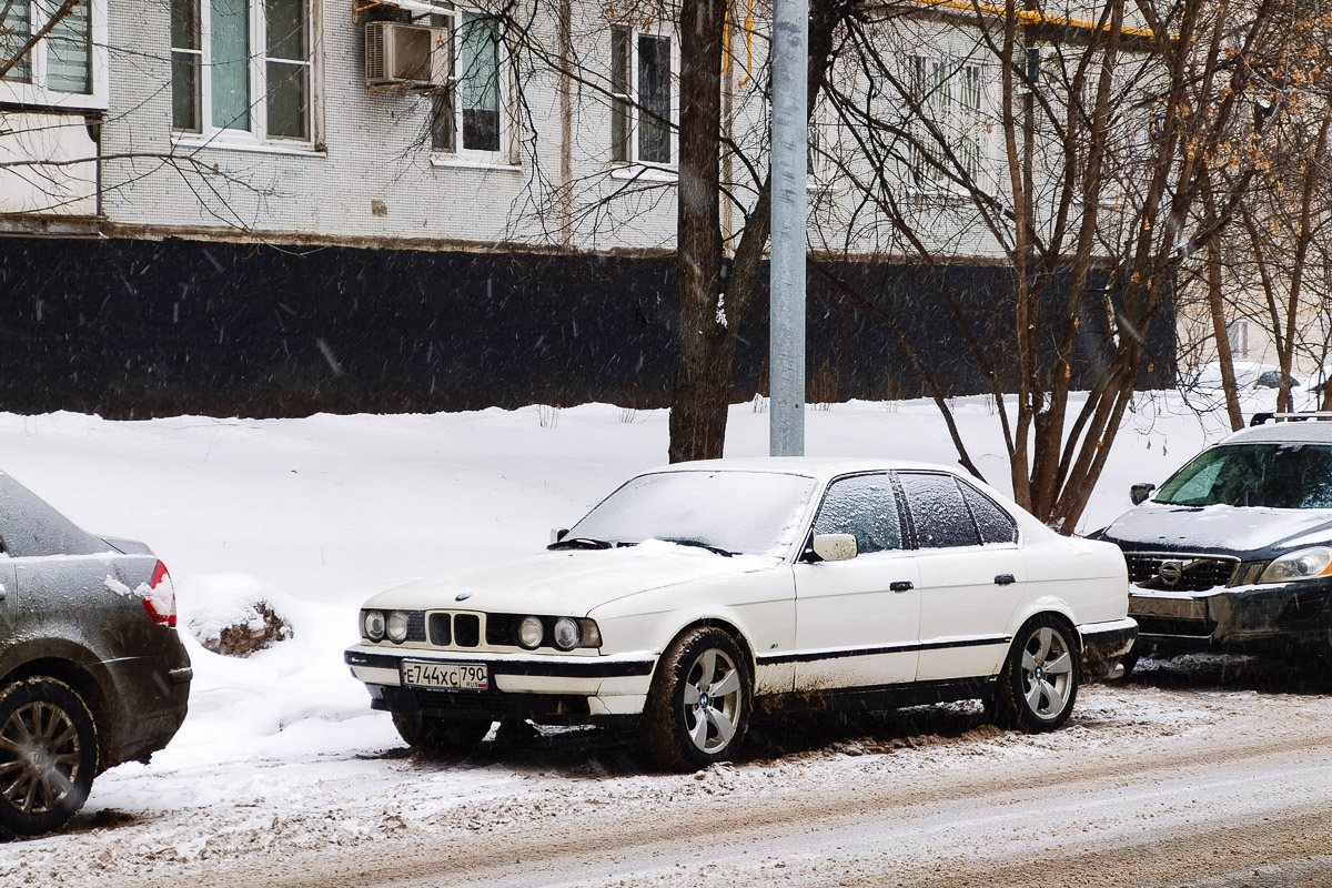 Московская область, № Е 744 ХС 790 — BMW 5 Series (E34) '87-96