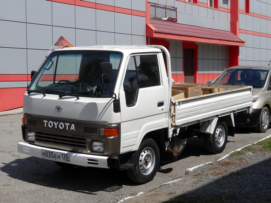 Приморский край, № Н 035 ЕН 125 — Toyota HiAce (H80/H90) '85-95