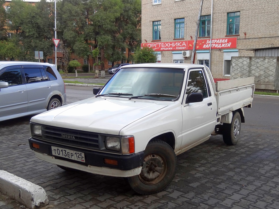 Приморский край, № Т 013 ЕР 125 — Toyota Hilux (4G) '84-88