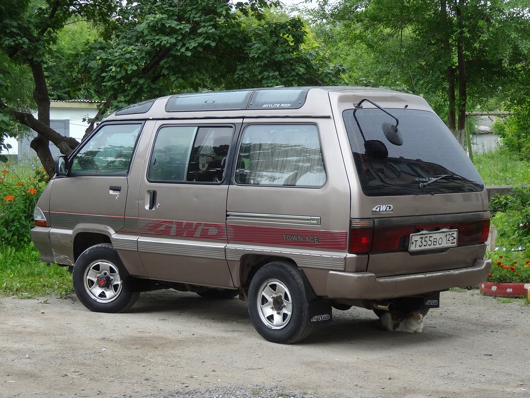 Приморский край, № Т 355 ВО 125 — Toyota TownAce '86–99