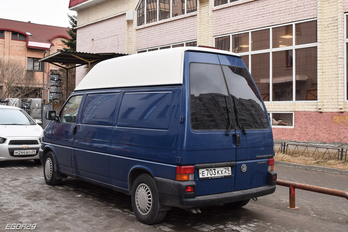 Архангельская область, № Е 703 КХ 29 — Volkswagen Typ 2 (T4) '90-03