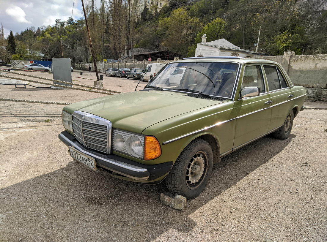 Севастополь, № А 922 АМ 92 — Mercedes-Benz (W123) '76-86