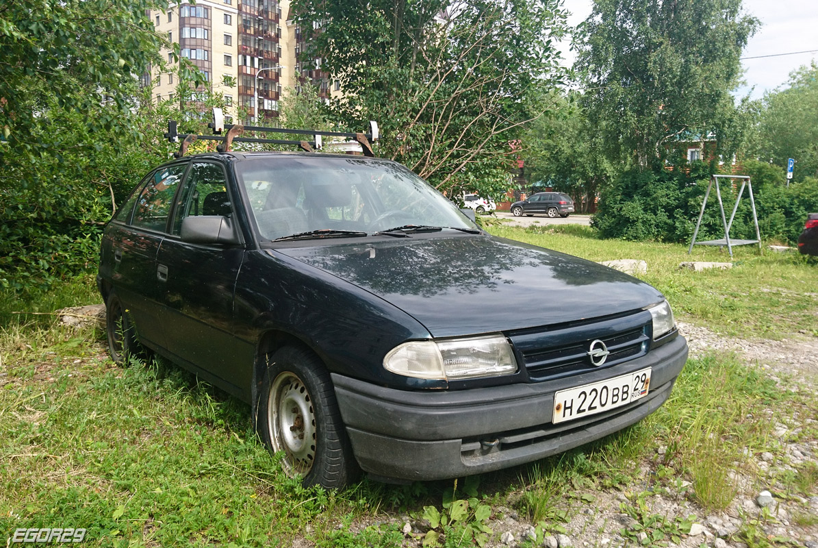 Архангельская область, № Н 220 ВВ 29 — Opel Astra (F) '91-98