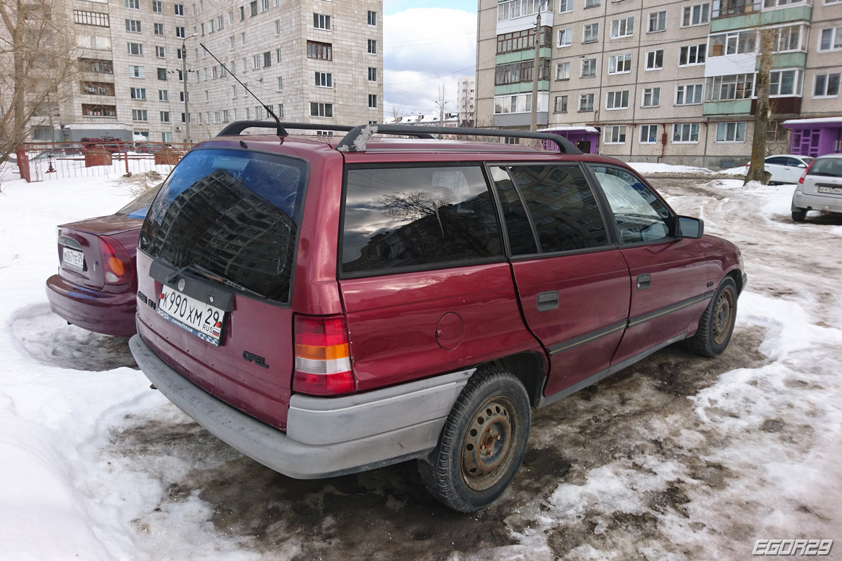 Архангельская область, № К 990 ХМ 29 — Opel Astra (F, T92) Caravan '91-98