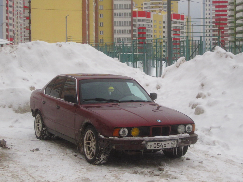 Кировская область, № У 054 ХТ 43 — BMW 5 Series (E34) '87-96