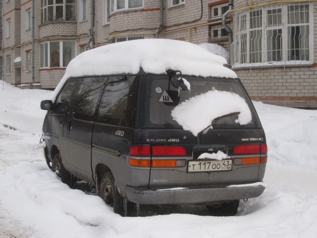 Кировская область, № Т 117 ОО 43 — Toyota TownAce '86–99
