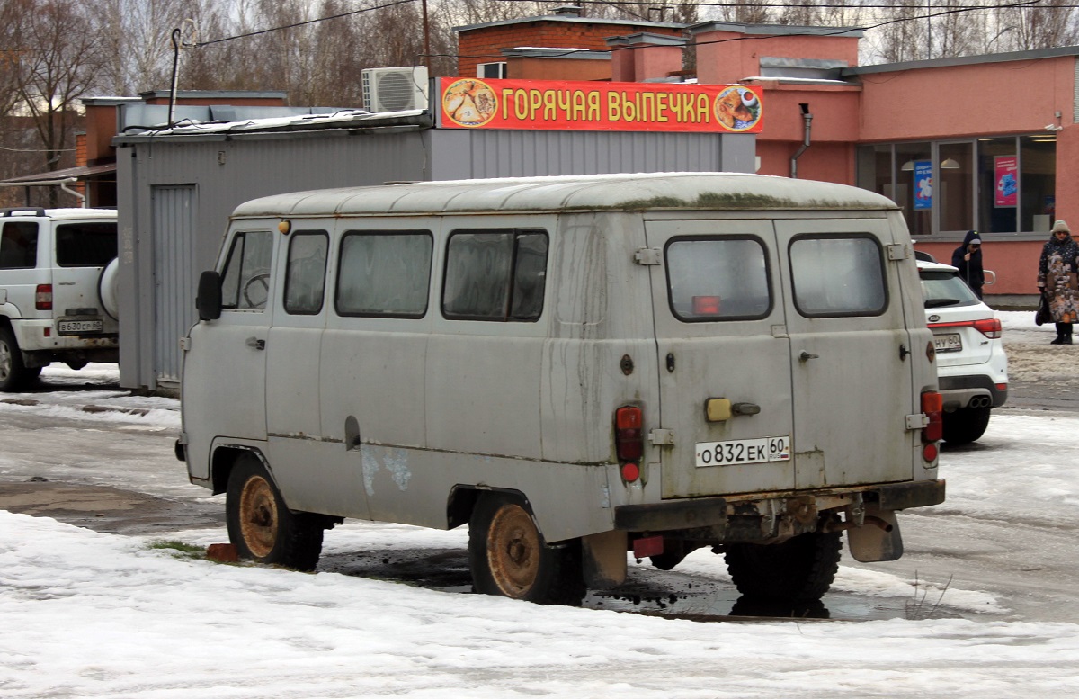 Псковская область, № О 832 ЕК 60 — УАЗ-2206 '85-03