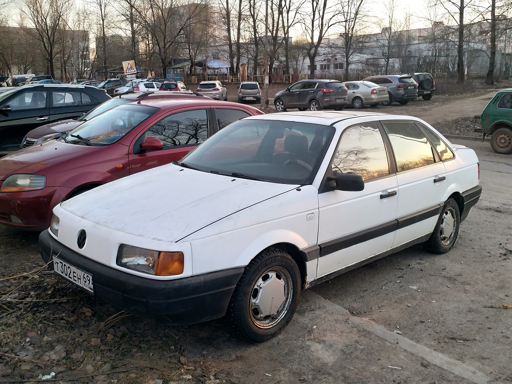Тверская область, № Т 302 ЕН 69 — Volkswagen Passat (B3) '88-93