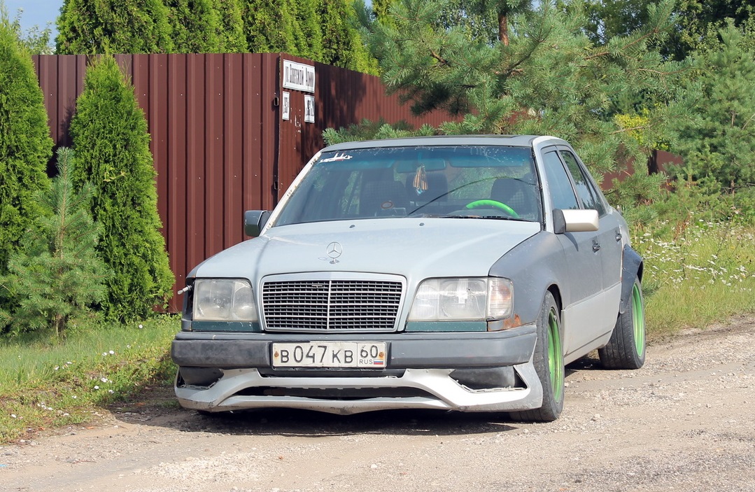 Псковская область, № В 047 КВ 60 — Mercedes-Benz (W124) '84-96