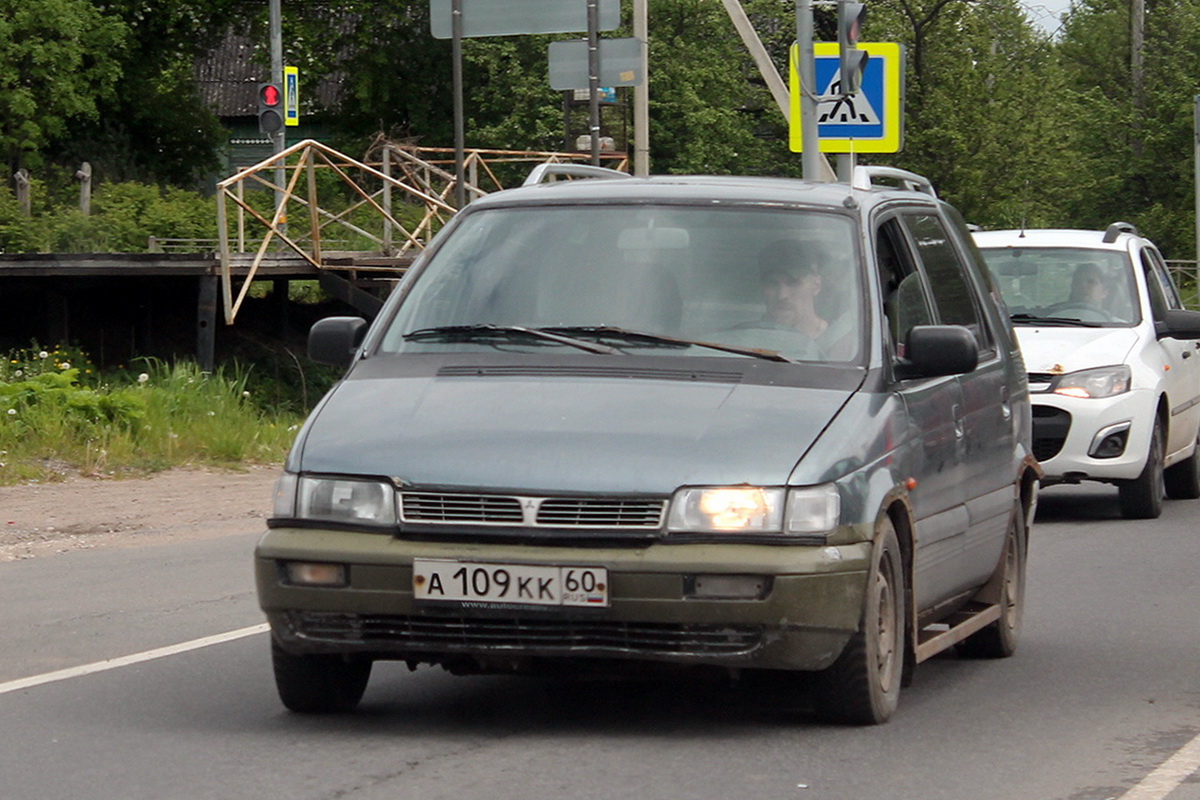 Псковская область, № А 109 КК 60 — Mitsubishi Space Wagon (N30/N40) '91-98