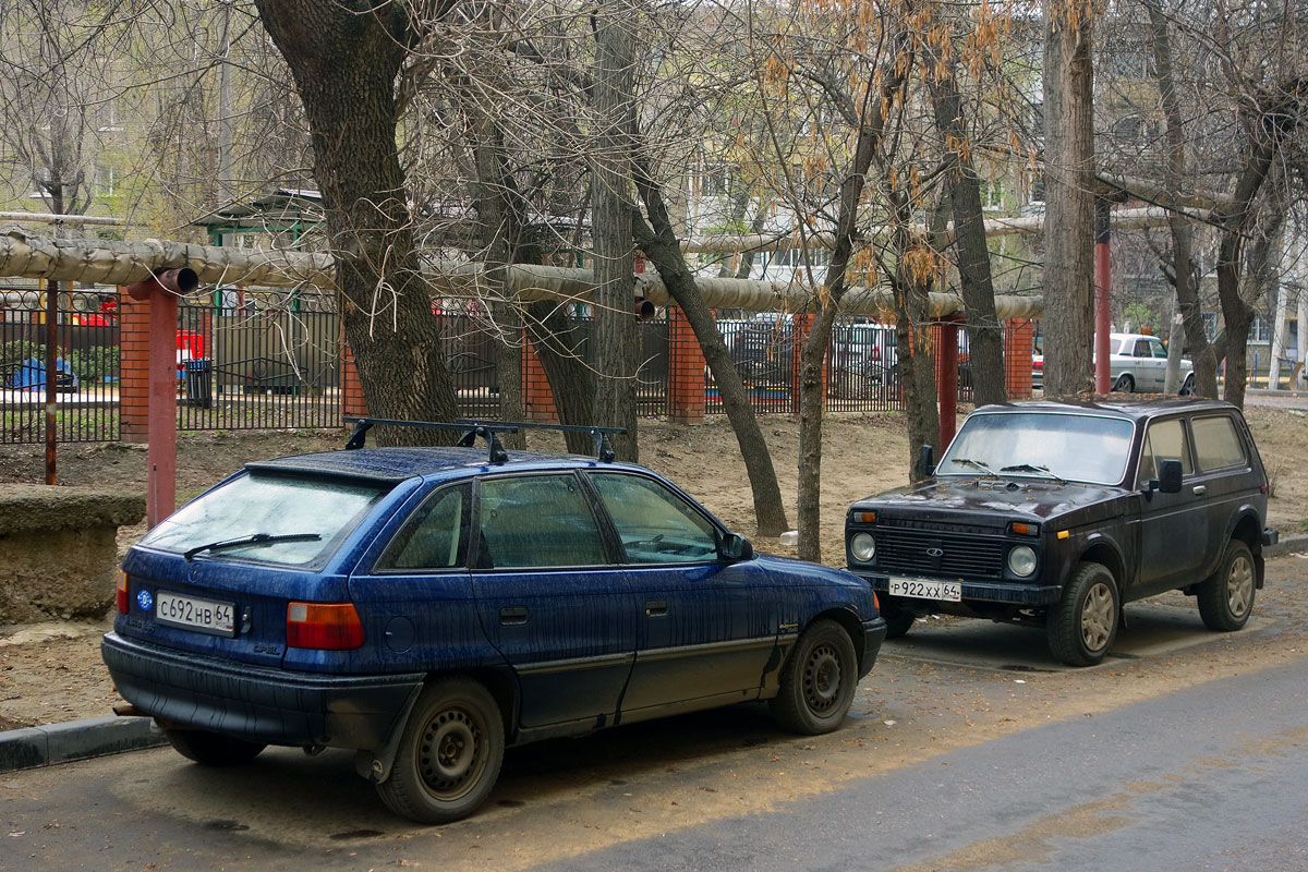 Саратовская область, № С 692 НВ 64 — Opel Astra (F) '91-98; Саратовская область, № Р 922 ХХ 64 — ВАЗ-2121 '77-94