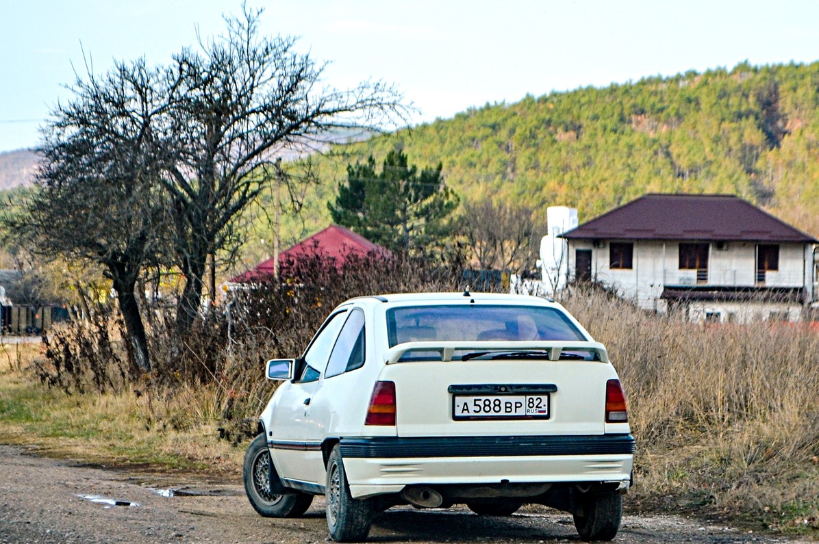 Крым, № А 588 ВР 82 — Opel Kadett (E) '84-95