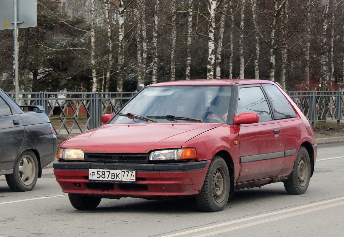 Псковская область, № Р 587 ВК 777 — Mazda 323 (BG) '89-94