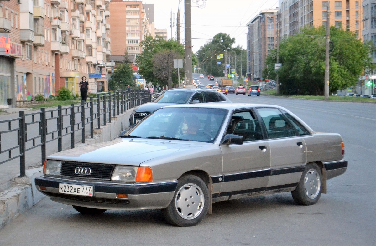 Москва, № К 232 АЕ 777 — Audi 100 (C3) '82-91