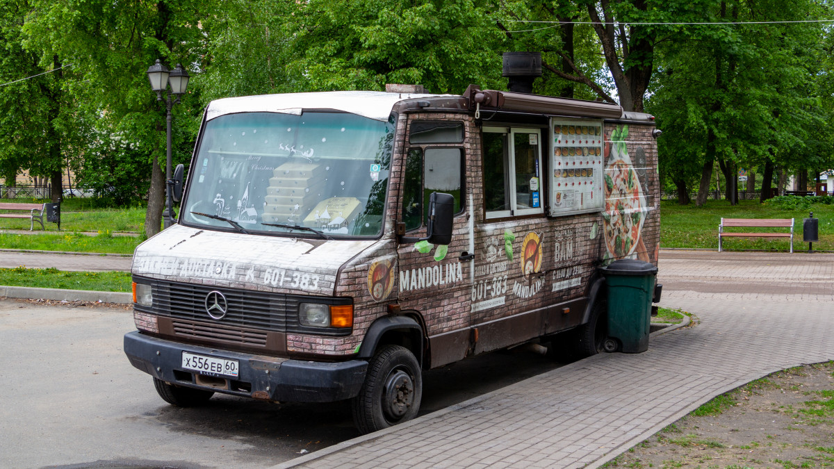 Псковская область, № Х 556 ЕВ 60 — Mercedes-Benz T1 '76-96