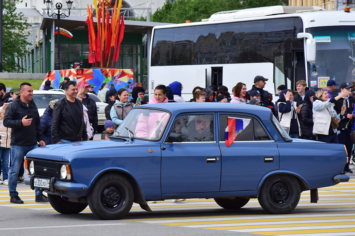 Волгоградская область, № Х 300 ХО 34 — Москвич-412ИЭ-029 (Иж) '82-97; Волгоградская область — Ретропарад 9 мая 2023