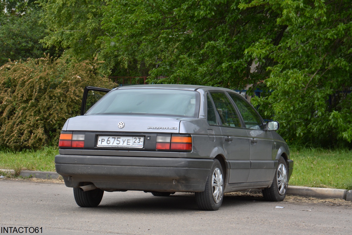Краснодарский край, № Р 675 УЕ 23 — Volkswagen Passat (B3) '88-93