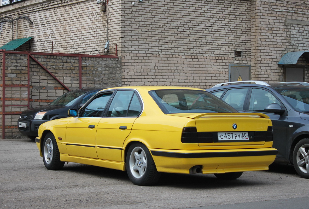 Псковская область, № С 457 РУ 60 — BMW 5 Series (E34) '87-96