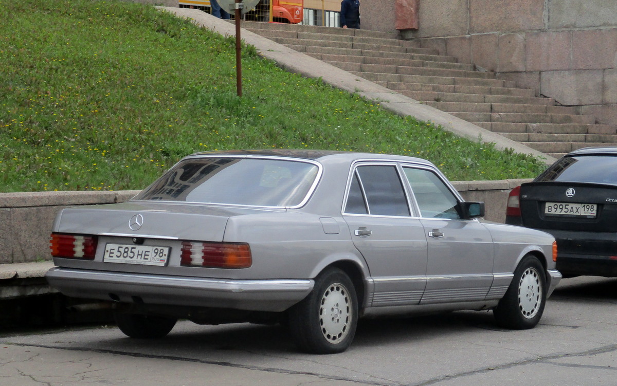 Санкт-Петербург, № Е 585 НЕ 98 — Mercedes-Benz (W126) '79-91