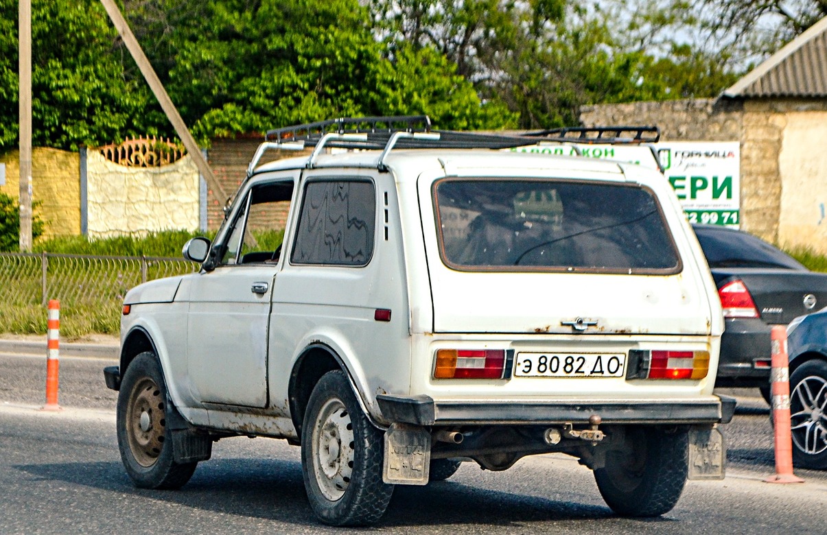 Севастополь, № Э 8082 ДО — ВАЗ-2121 '77-94; Донецкая область — Вне региона