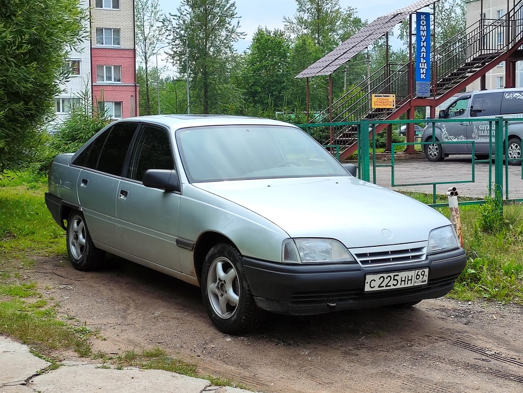Тверская область, № С 225 НН 69 — Opel Omega (A) '86–94
