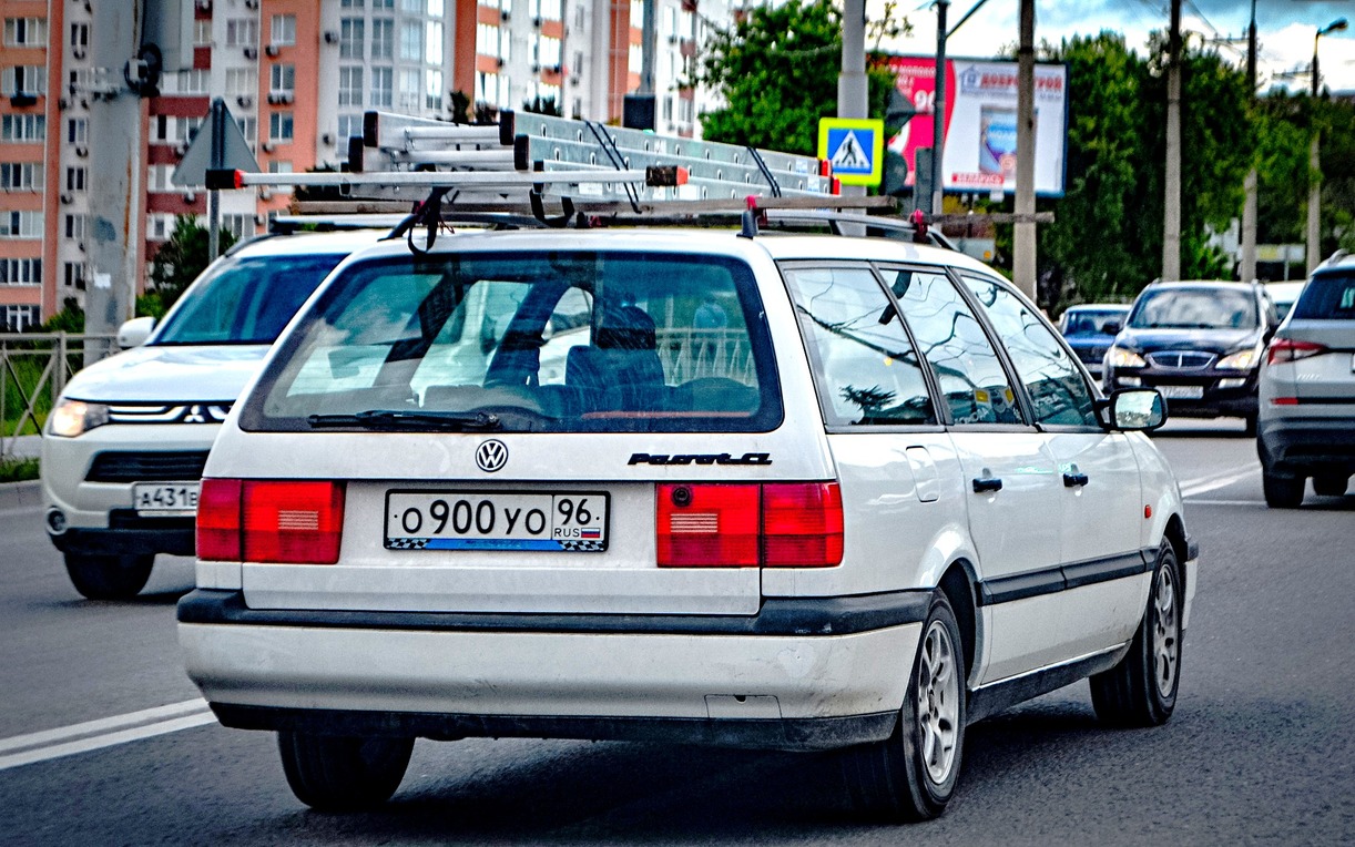 Свердловская область, № О 900 УО 96 — Volkswagen Passat (B4) '93-97