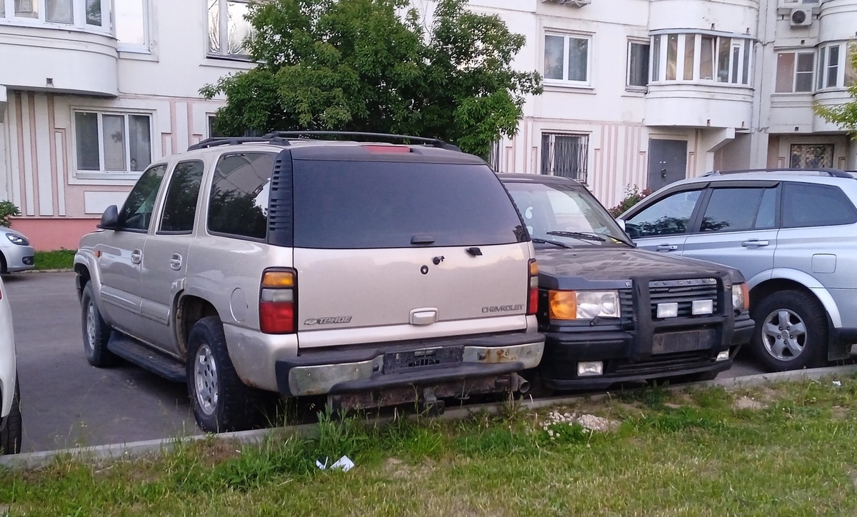 Москва, № (77) Б/Н 0586 — Chevrolet Tahoe (1G) '92-99; Москва, № Н 601 АК 799 — Land Rover Discovery (I) '89-98