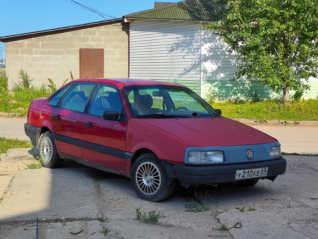 Тверская область, № У 210 КЕ 69 — Volkswagen Passat (B3) '88-93