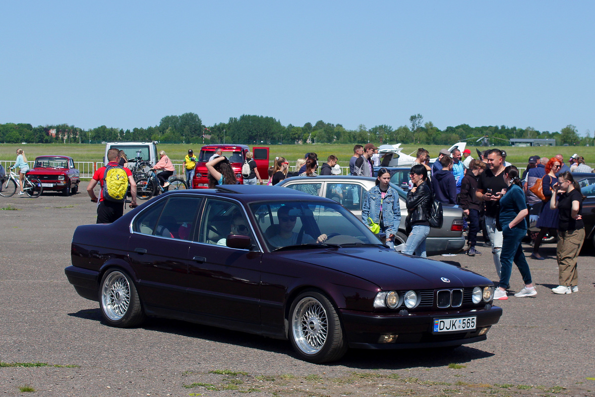 Литва, № DJK 565 — BMW 5 Series (E34) '87-96; Литва — Retro mugė 2023