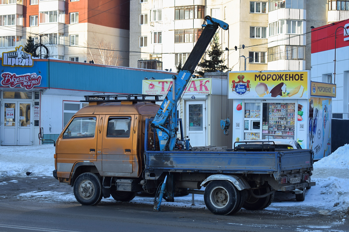 Алтайский край, № А 806 ВУ 122 — Isuzu Elf (IV) '84–93