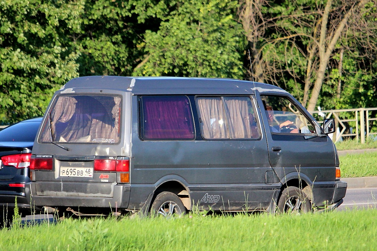 Липецкая область, № Р 695 ВВ 48 — Nissan Vanette Largo (C22) '85-94