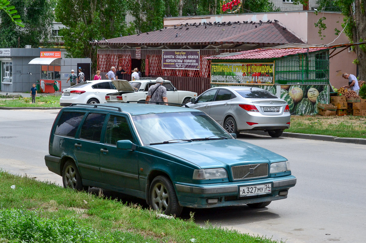 Волгоградская область, № А 327 МУ 34 — Volvo 850 '91-97