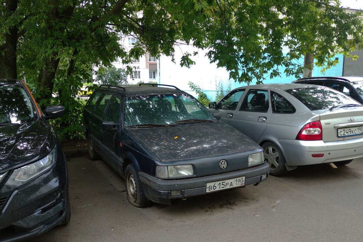 Московская область, № В 615 РА 190 — Volkswagen Passat (B3) '88-93