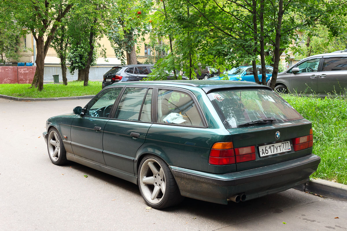 Москва, № А 617 УТ 777 — BMW 5 Series (E34) '87-96