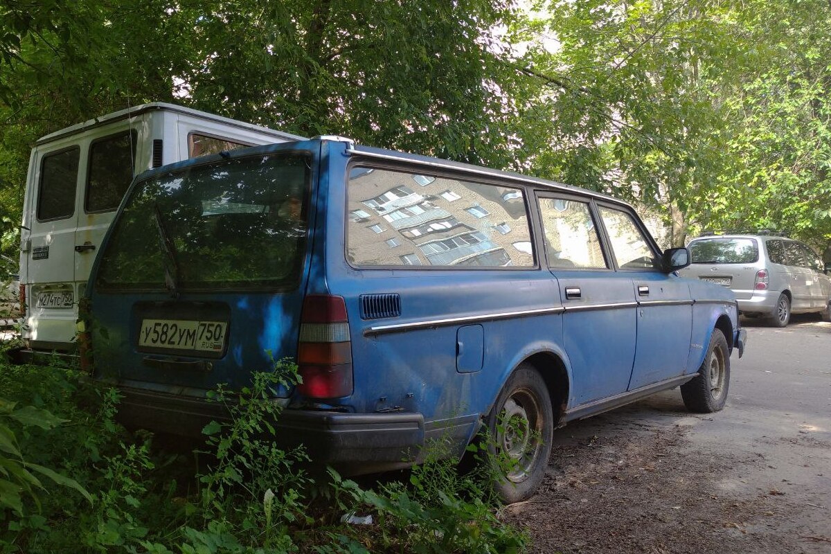 Московская область, № У 582 УМ 750 — Volvo 245 '75-93