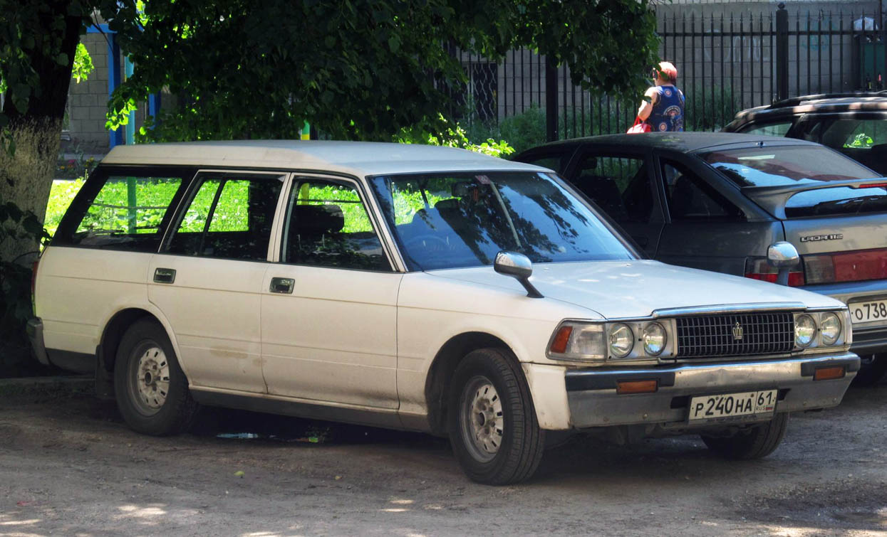Ростовская область, № Р 240 НА 61 — Toyota Crown (S130) '87-91