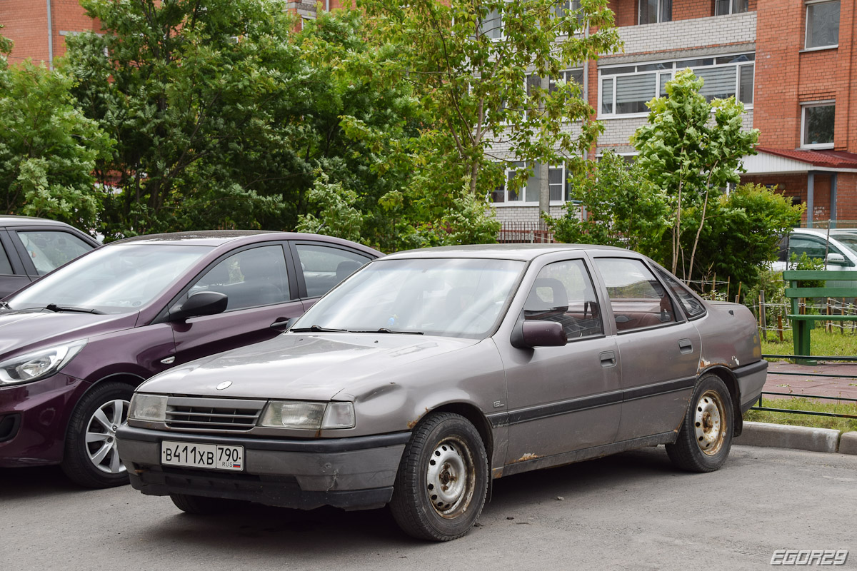 Архангельская область, № В 411 ХВ 790 — Opel Vectra (A) '88-95