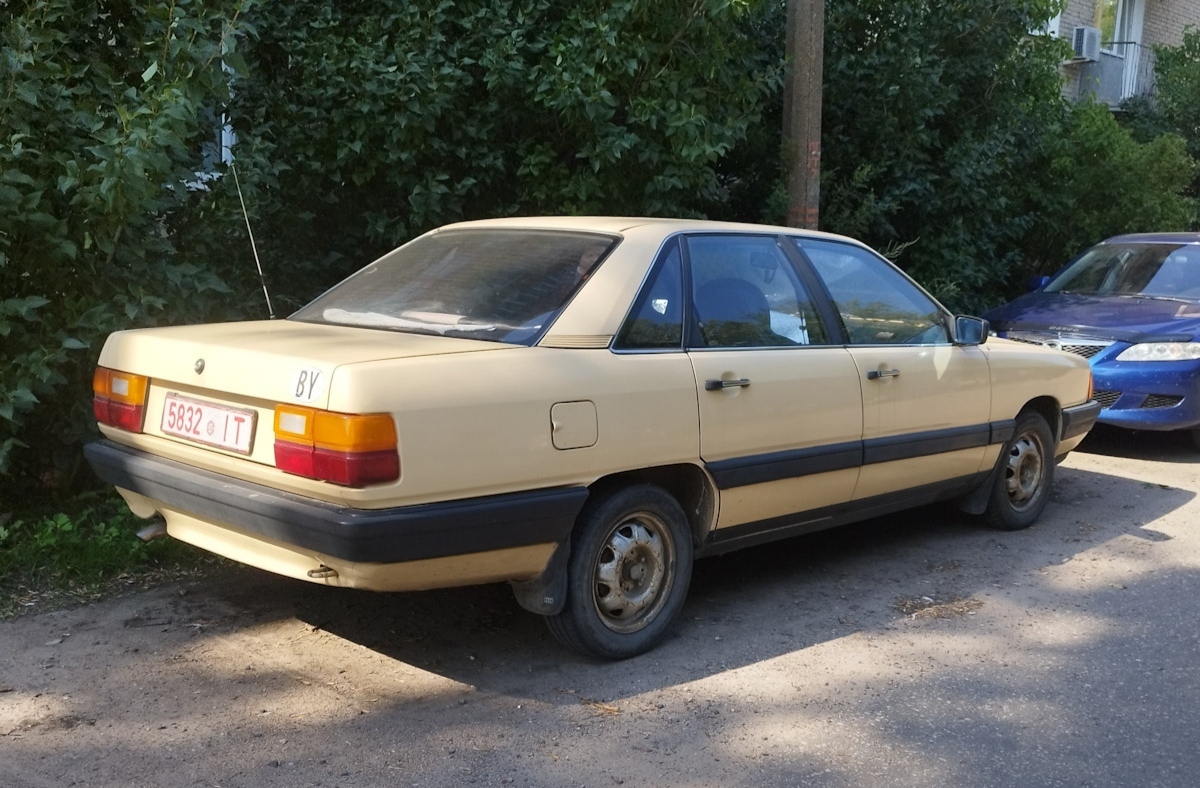 Витебская область, № 5832 ІТ — Audi 100 (C3) '82-91