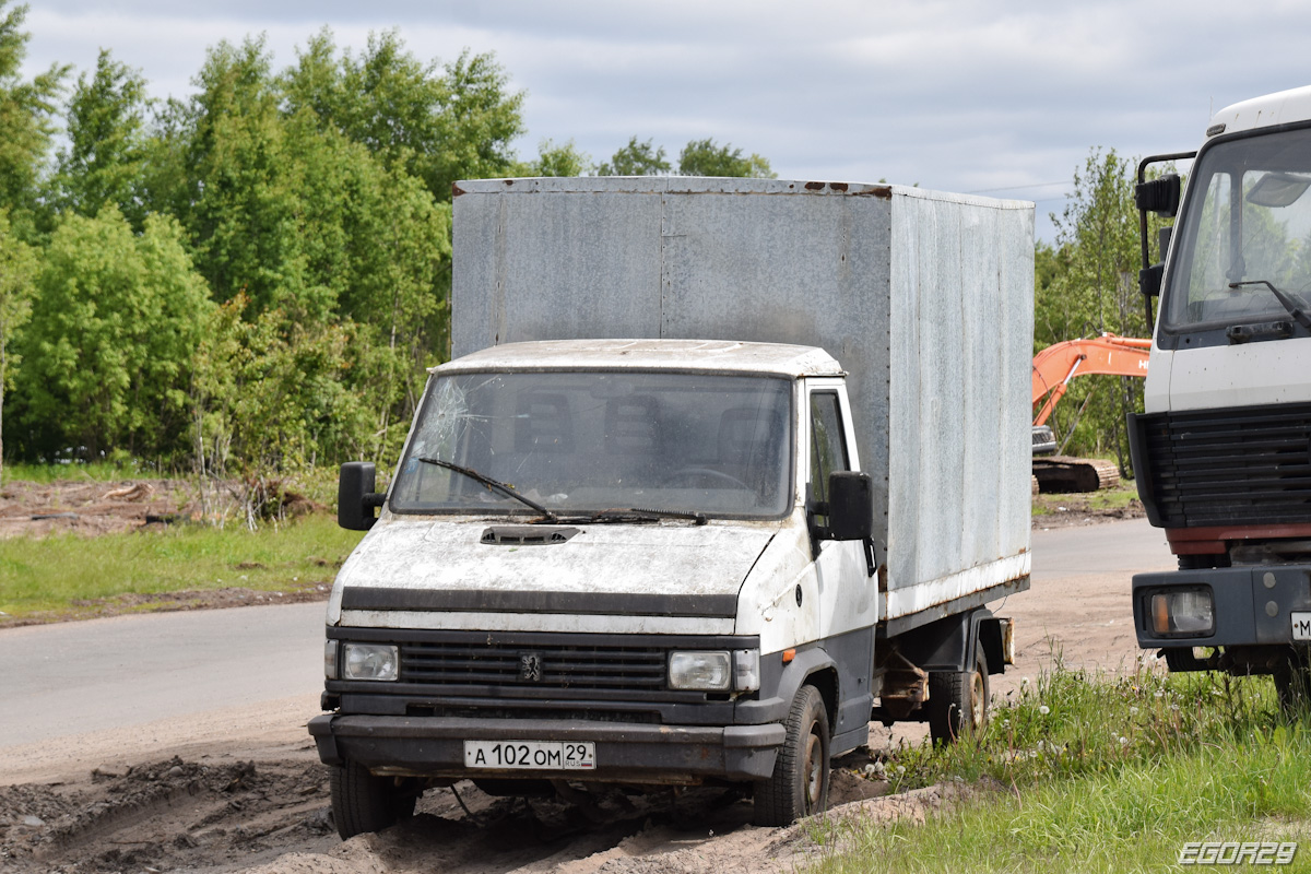 Архангельская область, № А 102 ОМ 29 — Peugeot J5 '81-93