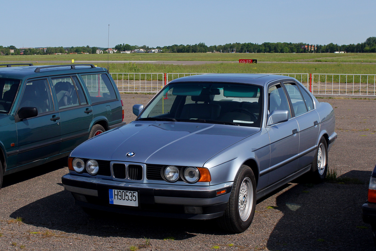 Литва, № H90535 — BMW 5 Series (E34) '87-96; Литва — Retro mugė 2023