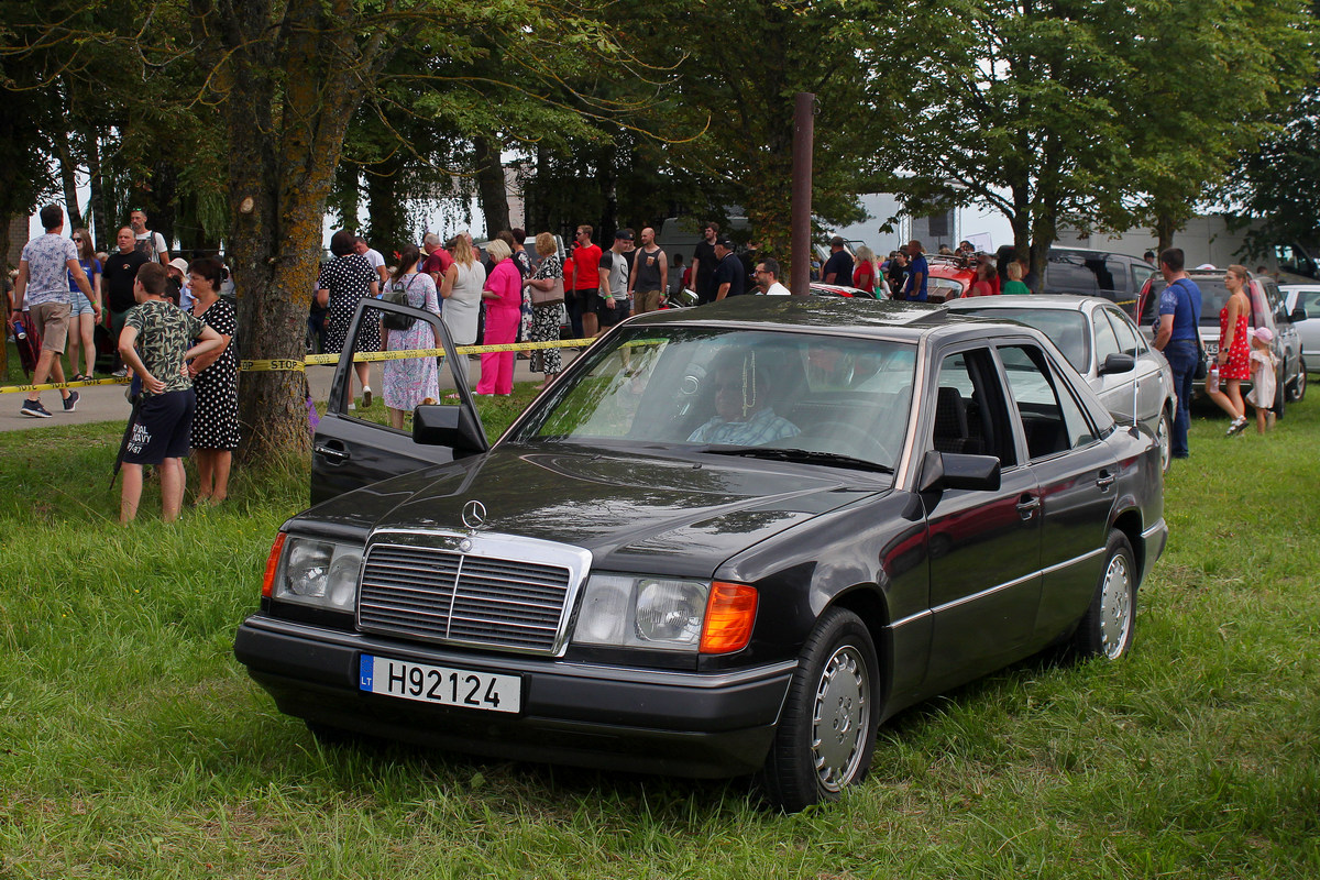 Литва, № H92124 — Mercedes-Benz (W124) '84-96; Литва — Nesenstanti klasika 2023